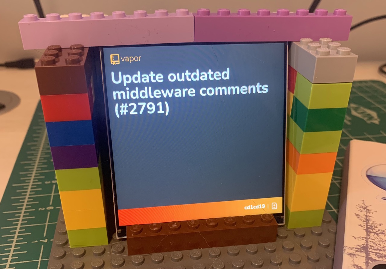 Photo of the Raspberry PI presenting a commit message